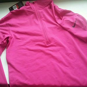 Nike pullover women's small nwt, slim fit